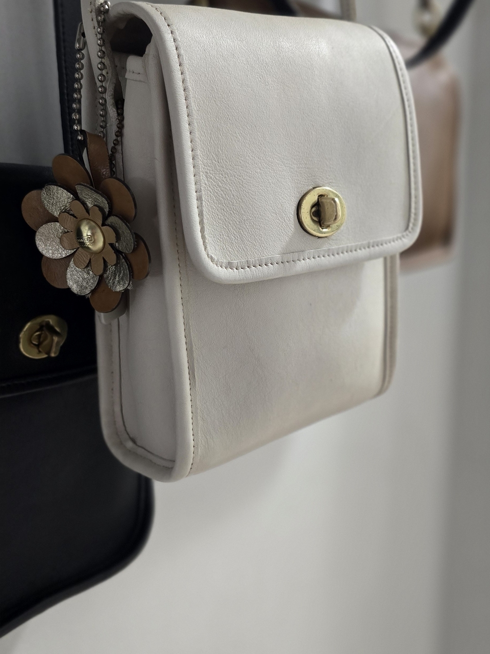 Women's Cream Leather Crossbody Bag with Gold Turn-Lock